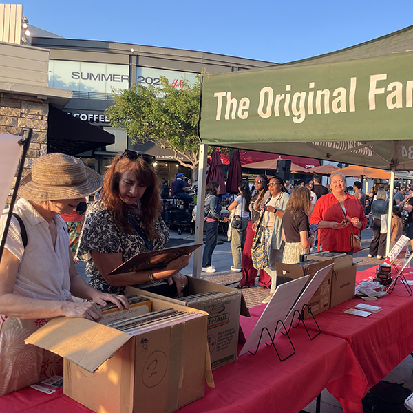 altadena musicians at the farmers market